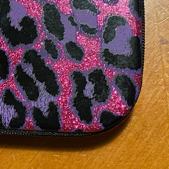 Marc Jacobs Cosmetic Case/Clutch - Picture 7 of 10